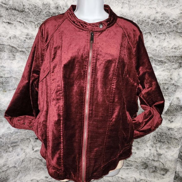 NEW TORRID CRANBERRY LATTICE VELVET MOTO JACKET - Picture 1 of 10